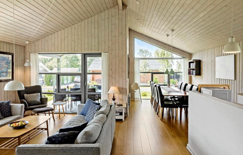 2 Bedroom Pet Friendly Home In